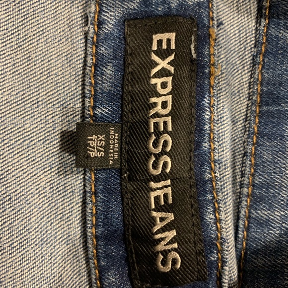 Denim jacket with floral appliqué - Picture 8 of 8